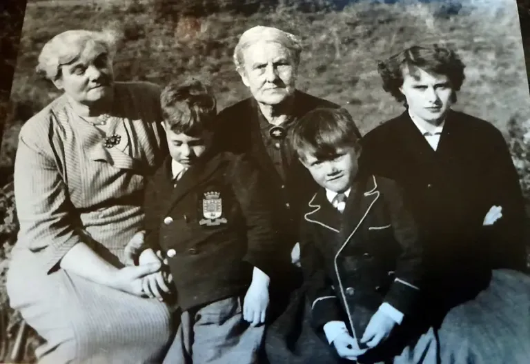 Four generations - Attwood Harper
