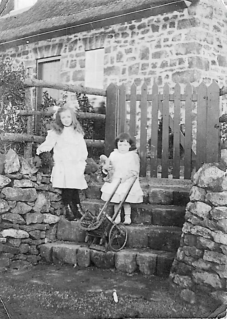 Dorothy and Ruth at Drakestone
